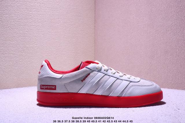 海外爆款限量发！高端定制 Ad Gazelle Indoor Trainers Supreme联名---奶白灰红 原厂定制长毛翻毛皮组合环保纤维革鞋面材质 内置