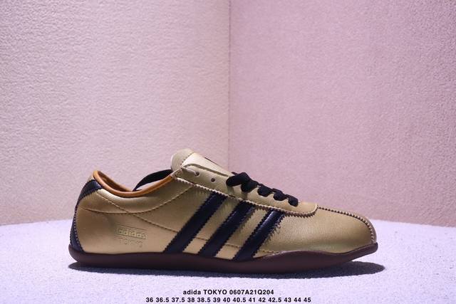 公司级Adida阿迪达斯Tokyo Pack舒适百搭经典休闲运动鞋 此次为Tokyo系列带来三双全新配色，清爽蓝色绒面搭载白色皮革三条纹，增添了复古干净的印象；