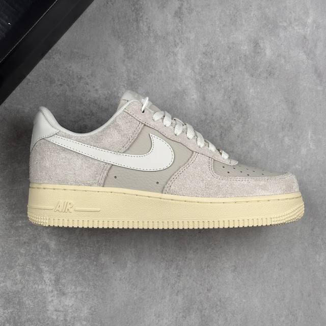 本地 核心私 公司级耐克Nike Air Force 1“07空军一号低帮百搭休闲运动板鞋 柔软、弹性十足的缓震性能和出色的中底设计，横跨复古与现代的外型结合，