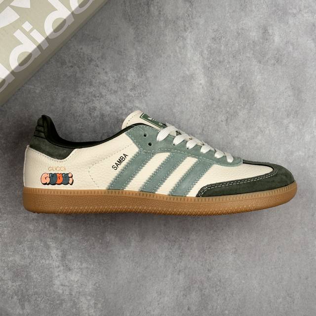本地 核心私 Adidas Originals Samba Og X Gucci 白绿 桑巴舞系列复古经典轻便板鞋 此款以简约大方的造型设计 给人以随性休闲的时