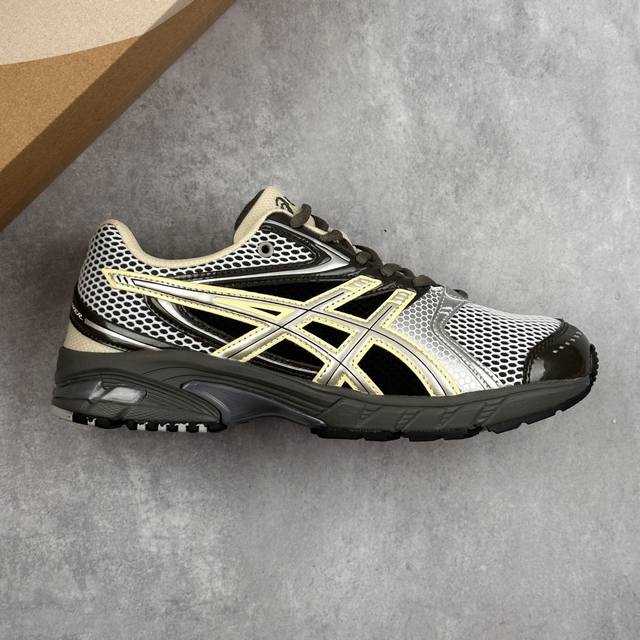 本地 核心私 公司级Asics亚瑟士新款Gel-Ds Trainer 14情侣运动鞋时尚复古运动休闲鞋 整体色调采用了米色和绿色等大地色系，宛如将澳大利亚的自然