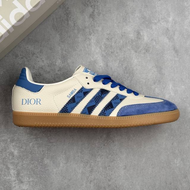 本地 核心私 Dior X Adidas Original Samba Og 迪奥 X 阿迪达斯 低帮联名蓝白色 桑巴防滑耐磨轻便板鞋 鞋身整体采用米白色皮革打