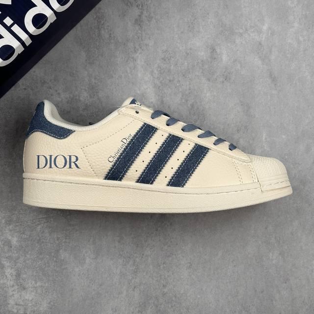 本地 核心私 Dior X Adidas Original Superstar 迪奥 X 阿迪达斯 低帮联名米白蓝 贝壳头防滑耐磨轻便板鞋 鞋身整体采用米白色皮
