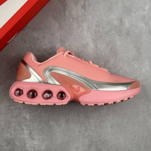 本地 核心私 Nike Air Max Dn8 耐克运动舒适减震气垫跑步鞋 #鞋款旨在透过 Dynamic Air 技术提升全天穿着体验，当中首次采用了全掌 D