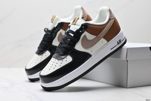 真标耐克Nike Air Force 1’07空军一号低帮百搭休闲运动板鞋。柔软、弹性十足的缓震性能和出色的中底设计，横跨复古与现代的外型结合，造就出风靡全球三