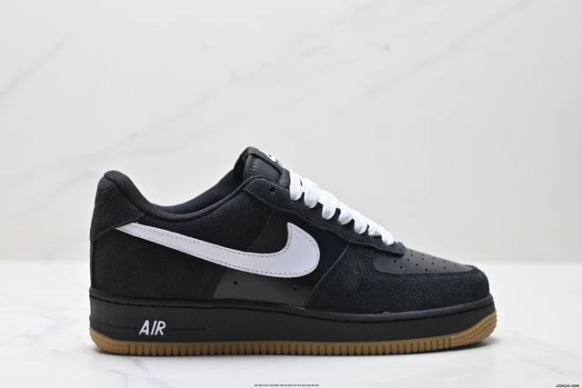 真标耐克Nike Air Force 1“07 Lv8空军一号低帮百搭休闲运动板鞋。柔软、弹性十足的缓震性能和出色的中底设计，横跨复古与现代的外型结合，造就出风
