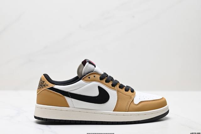 真标Nike Air Jordan 1 Low Aj1乔1低帮休闲板鞋 同步官方配色 官方货号:Cz0790-107 尺码:36 36.5 37.5 38 38