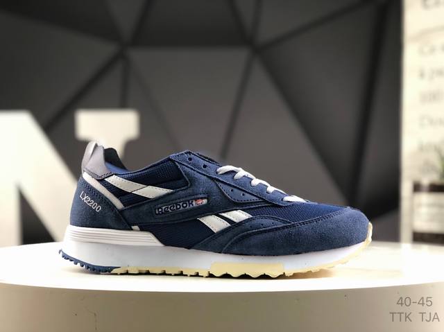 公司级Reebok锐步Ers World 新款复古跑步鞋男士运动鞋透气舒适时尚休闲训练鞋 Ers World 是跑步鞋的深度剪裁，采用现代风格重新打造。镶板设计