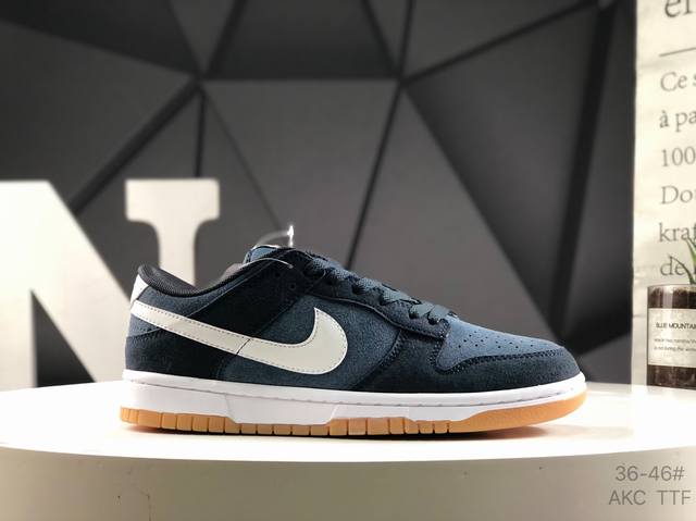 耐克 Nk Dunk Low 低帮休闲板鞋 #鞋款采用简洁外观，结合优质材料与柔软衬垫，舒适耐穿。配色由煤黑、橡皮浅褐和淡象牙白搭配，统一色调可便于整体衣着的搭
