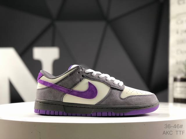 耐克 Nk Dunk Low 低帮休闲板鞋 #鞋款采用简洁外观，结合优质材料与柔软衬垫，舒适耐穿。配色由煤黑、橡皮浅褐和淡象牙白搭配，统一色调可便于整体衣着的搭
