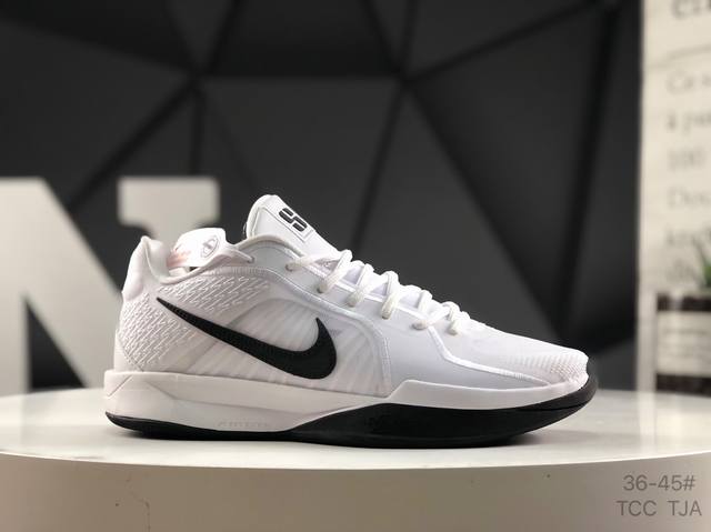耐克 Nike Sabrina 2’Colour Vision‘ Ep 耐克 低帮 篮球鞋 外观时尚：鞋身设计与科比5代相似，带有珠光炫彩效果的钩子，精致美观，
