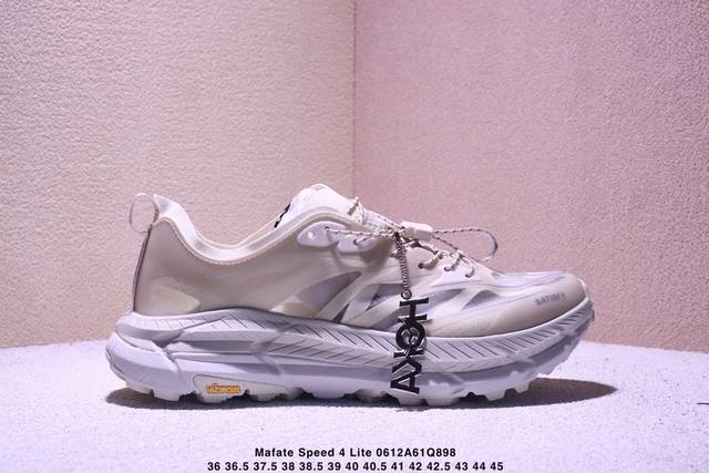 Hoka 霍卡 男女鞋真标半码制，升级原楦原纸版开发版型，采用半透明轻量化纱网热熔面料材质，搭载轻量化材料超轻量泡棉中底，外置V版橡胶防滑黄金大底 再度携手法国