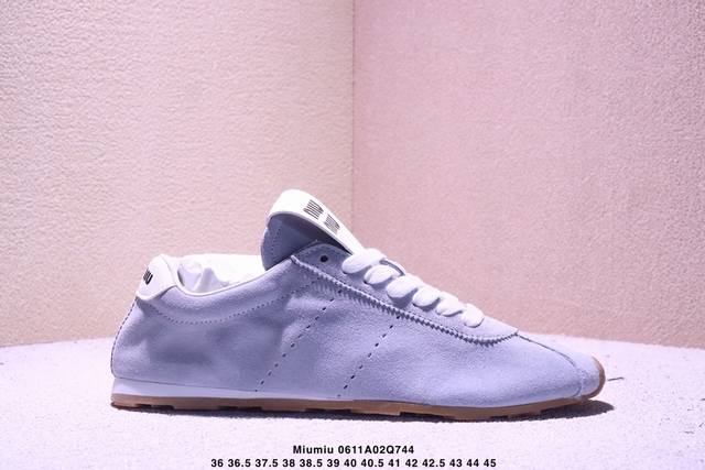 男女鞋Miumiu 25Ss Tyre系列春夏新款 饼干鞋 阿甘鞋休闲运动鞋Miumiu最新爆款 前卫大胆的设计 风格融于此款厚底帆布运动鞋的简约线条 别致徽标