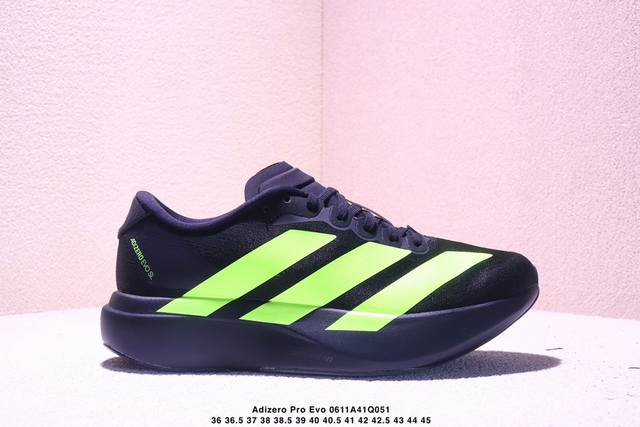 Adidas Adizero Pro Evo M 全掌碳板 阿迪超轻透气缓震跑鞋 整体外观造型与Adizero Adios Pro Evo 1非常相似 中底配置