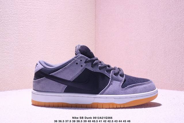 耐克Nike Sb Dunk Low 扣篮系列 复古低帮休闲运动滑板板鞋。采用脚感柔软舒适Zoomair气垫，有效吸收滑板等极限运动在落地时带来的冲击力，为街头