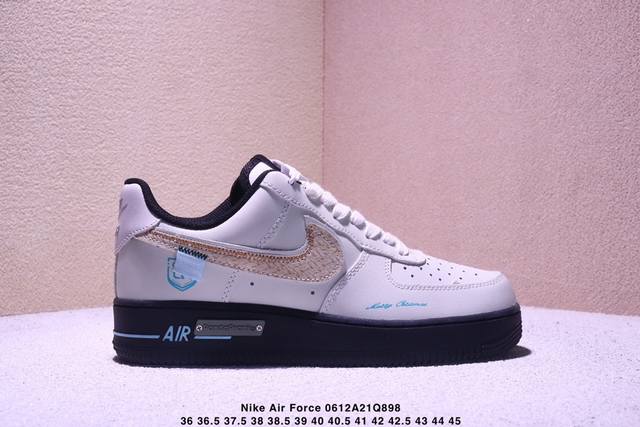 耐克 Nike Air Force 1 ’07 空军一号低帮百搭休闲运动板鞋。柔软、弹性十足的缓震性能和出色的中底设计，横跨复古与现代的外型结合，造就出风靡全球