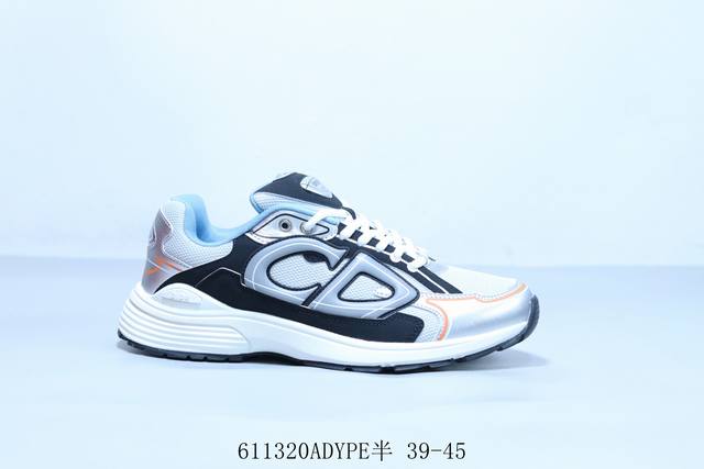 迪奥 Dior X Air Jordan 1 High Og 跑鞋 迪奥 跨界联名 乳白色与 Dior 灰的拼接，彰显高级气质 Dior 复古运动鞋 61132
