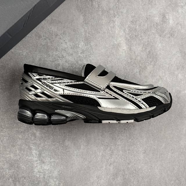 本地 核心私 New Balance 1906 乐福鞋 便捷穿脱设计一脚蹬 采用的是1906鞋底鞋型和乐福的拼接 既有1906的舒适脚感和有运动感的线条 上半部