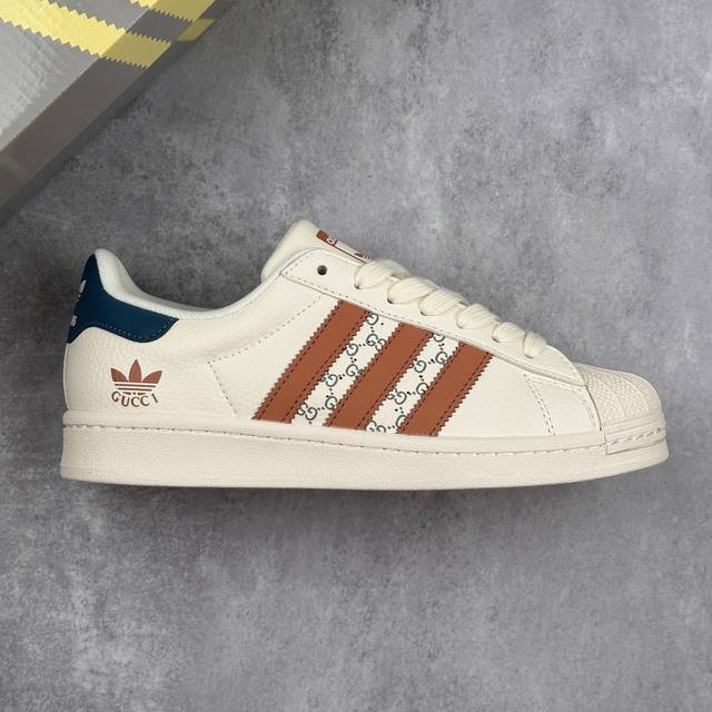 本地 核心私 Gucci X Adidas Original Superstar 古驰古奇 X 阿迪达斯 低帮 联名白棕蓝 贝壳头防滑耐磨轻便板鞋 鞋身整体采用