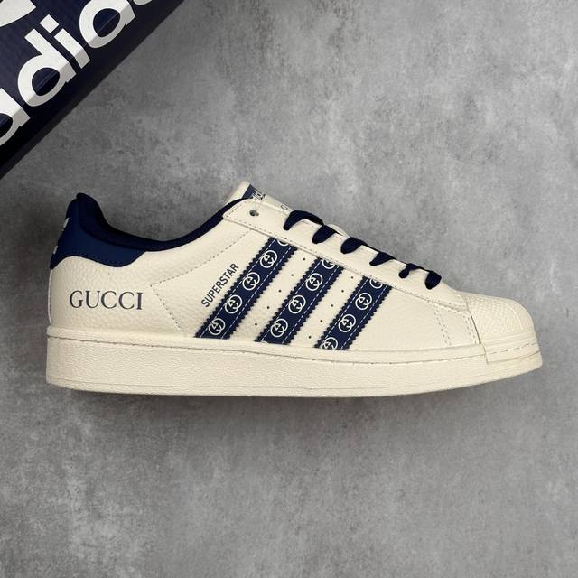 本地 核心私 阿迪达斯 Adidas Originals Superstar X Gucci 白蓝 低帮休闲运动板鞋 采用全新头层拼接皮革材质 后跟采用特色3D