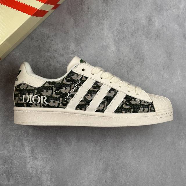 本地 核心私 Adidas Originals Superstar X Dior 白绿布 低帮休闲运动板鞋 采用全新头层拼接皮革材质 后跟采用特色3D立体印字