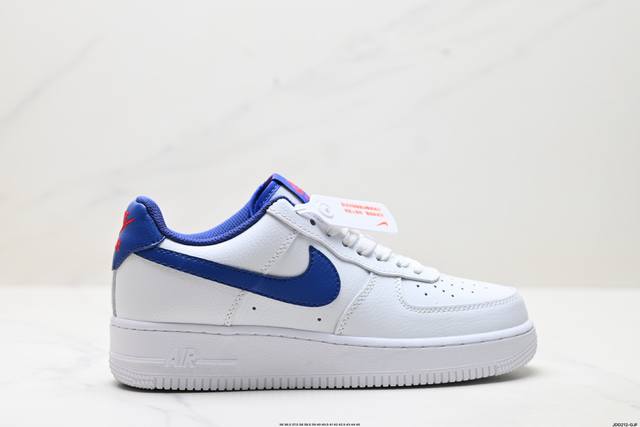 真标耐克Nike Air Force 1’07空军一号低帮百搭休闲运动板鞋。柔软、弹性十足的缓震性能和出色的中底设计，横跨复古与现代的外型结合，造就出风靡全球三