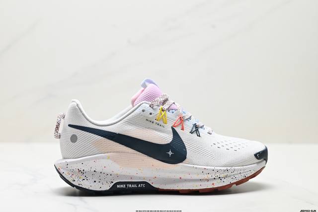 公司级Nike Reactx Pegasus Trail 5 Gtx 越野跑步鞋 登月兼顾迅疾外观和稳固脚感 后跟覆面和中足动态支撑巧妙融合 缔造稳定顺畅的迈步