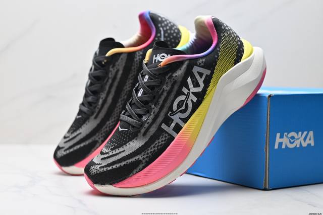 公司级小红书推荐Hoka W Mach X全新配色 这个品牌来自于新西兰的毛利语，Hoka表示大地，One One表示飞越，连起来就是飞越地平线，One One