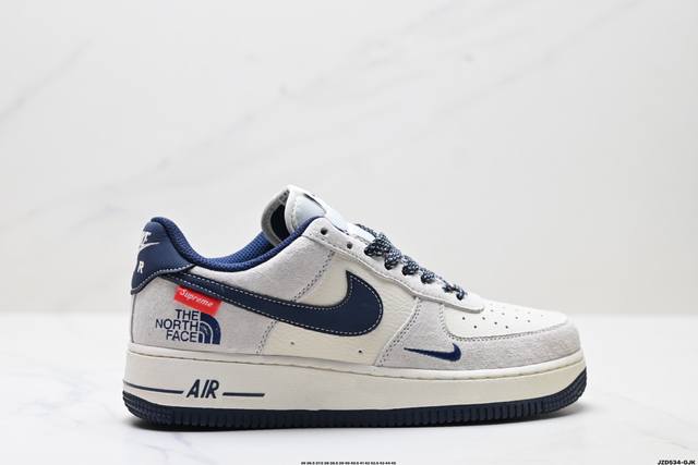 真标耐克Nike Air Force 1“07 空军一号低帮百搭休闲运动板鞋。柔软、弹性十足的缓震性能和出色的中底设计，横跨复古与现代的外型结合，造就出风靡全球