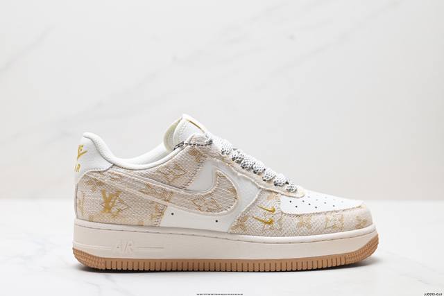真标耐克Nike Air Force 1“07空军一号低帮百搭休闲运动板鞋。柔软、弹性十足的缓震性能和出色的中底设计，横跨复古与现代的外型结合，造就出风靡全球三