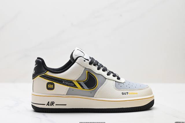 真标耐克Nike Air Force 1“07空军一号低帮百搭休闲运动板鞋。柔软、弹性十足的缓震性能和出色的中底设计，横跨复古与现代的外型结合，造就出风靡全球三