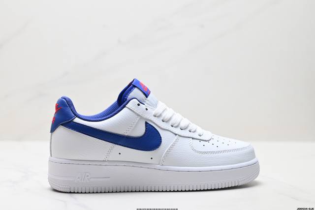 真标耐克Nike Air Force 1“07空军一号低帮百搭休闲运动板鞋。柔软、弹性十足的缓震性能和出色的中底设计，横跨复古与现代的外型结合，造就出风靡全球三