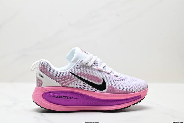 公司级Nike Vomero 18 耐克 舒适减震防滑 低帮跑步鞋 全掌Reactx泡绵中底 前掌和后跟还配备了Air Zoom气垫单元 据说跑起来更快更舒适哦