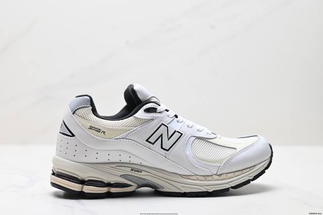 公司级New Balance 2002R 复古单品 热门复古鞋型New Balance 2002R 近日又曝出一款全新配色并释出官图 整双鞋采用棕色和米色主打
