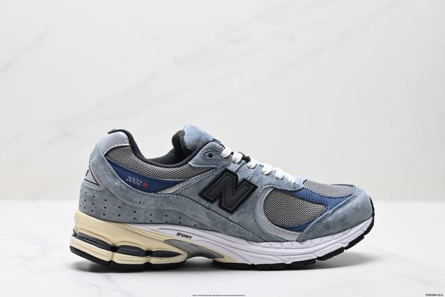 公司级New Balance 2002R 复古单品 热门复古鞋型New Balance 2002R 近日又曝出一款全新配色并释出官图 整双鞋采用棕色和米色主打
