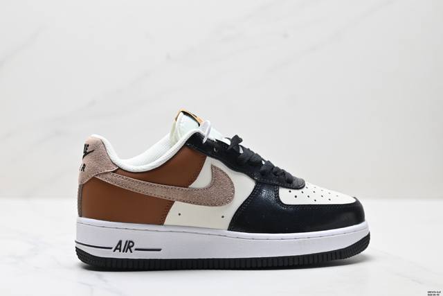 真标耐克Nike Air Force 1’07空军一号低帮百搭休闲运动板鞋。柔软、弹性十足的缓震性能和出色的中底设计，横跨复古与现代的外型结合，造就出风靡全球三