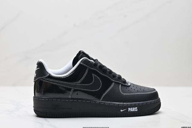 真标耐克Nike Air Force 1“07空军一号低帮百搭休闲运动板鞋。柔软、弹性十足的缓震性能和出色的中底设计，横跨复古与现代的外型结合，造就出风靡全球三