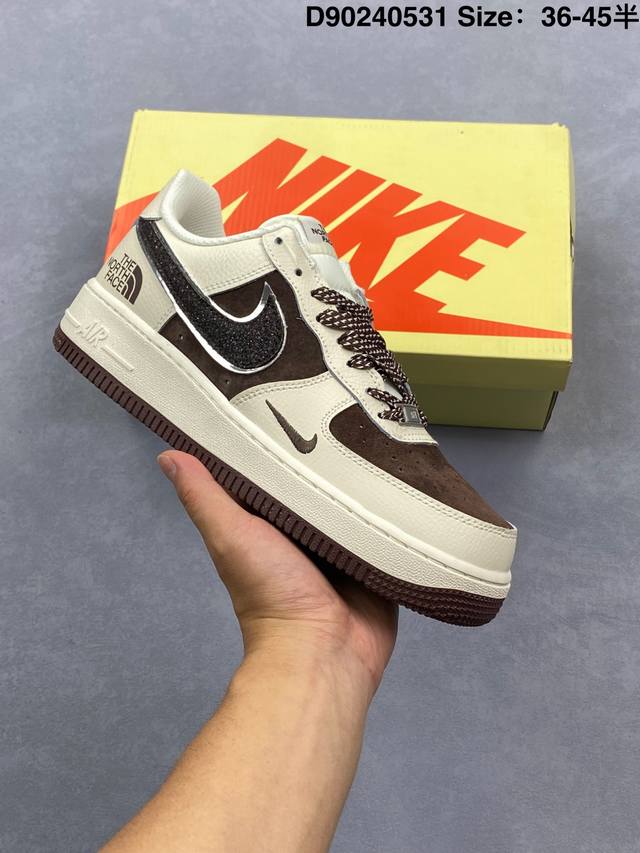 耐克Nike Air Force 1 Low 空军一号低帮百搭休闲运动板鞋 柔软、弹性十足的缓震性能和出色的中底设计，横跨复古与现代的外型结合，造就出风靡全球三