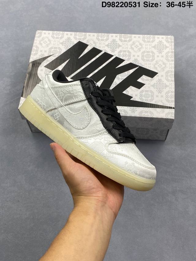 耐克Nike Sb Dunk Low Pro 复古低帮休闲运动滑板板鞋。采用脚感柔软舒适Zoomair气垫，有效吸收滑板等极限运动在落地时带来的冲击力，为街头运