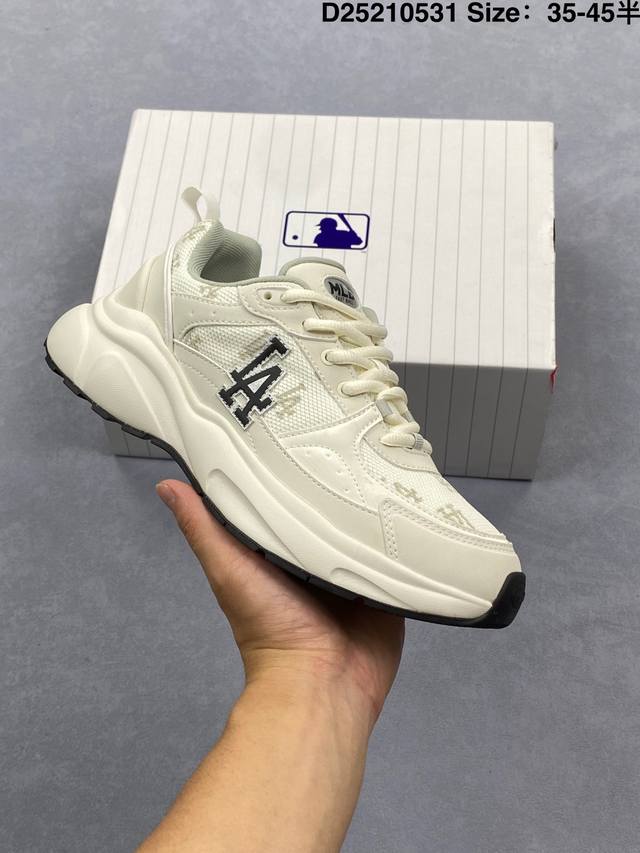 韩国代购品质 Ny美国榄球洋基队限定 X 韩国限定Mlb 字母百搭潮流款情侣拖鞋 货号：3Arnfsb4N C0001 尺码：35-45带半码 编码：D2521