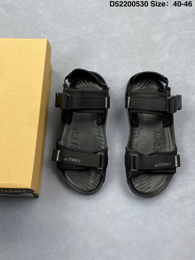 阿迪达斯 Adidas Terrex Hydroterra At男子速干防滑徒步露趾运动凉鞋 沙滩鞋 休闲凉拖鞋 这双鞋真的是夏日必备！鞋底舒适，无论是日常穿着