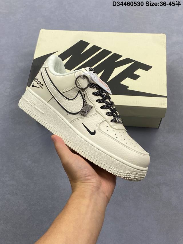 耐克Nike Air Force 1 Low 空军一号低帮百搭休闲运动板鞋。柔软、弹性十足的缓震性能和出色的中底设计，横跨复古与现代的外型结合，造就出风靡全球三