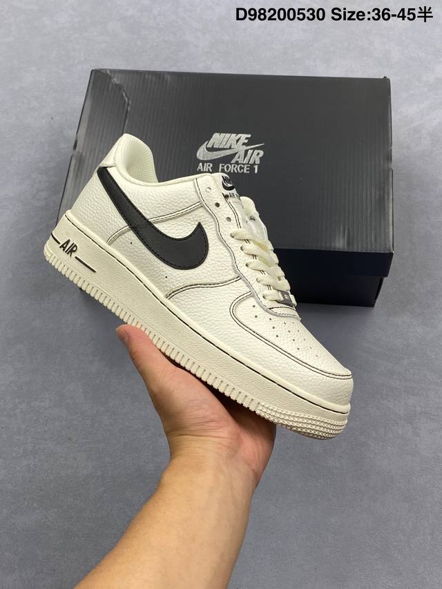 真标耐克Nike Air Force 7 空军一号低帮百搭休闲运动板鞋。柔软、弹性十足的缓震性能和出色的中底设计，横跨复古与现代的外型结合，造就出风靡全球三十多