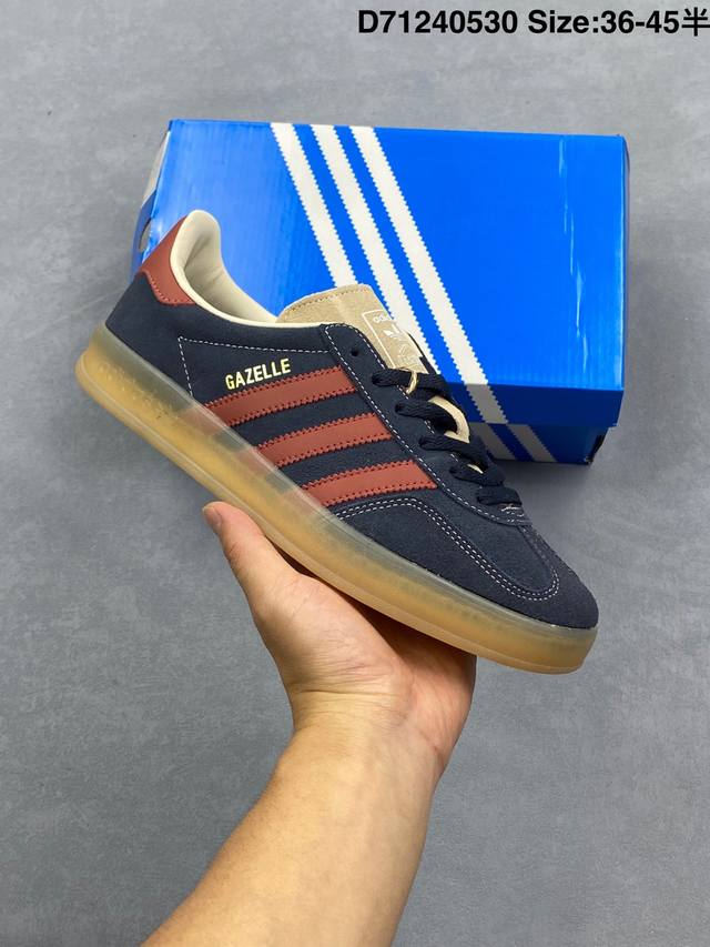 Adidas Originals Gazellendoor 耐磨轻便休闲板鞋,耐磨轻便，柔软的绒面革和皮革衬里融合在半透明橡胶外底上，3 Tripes 和色字样