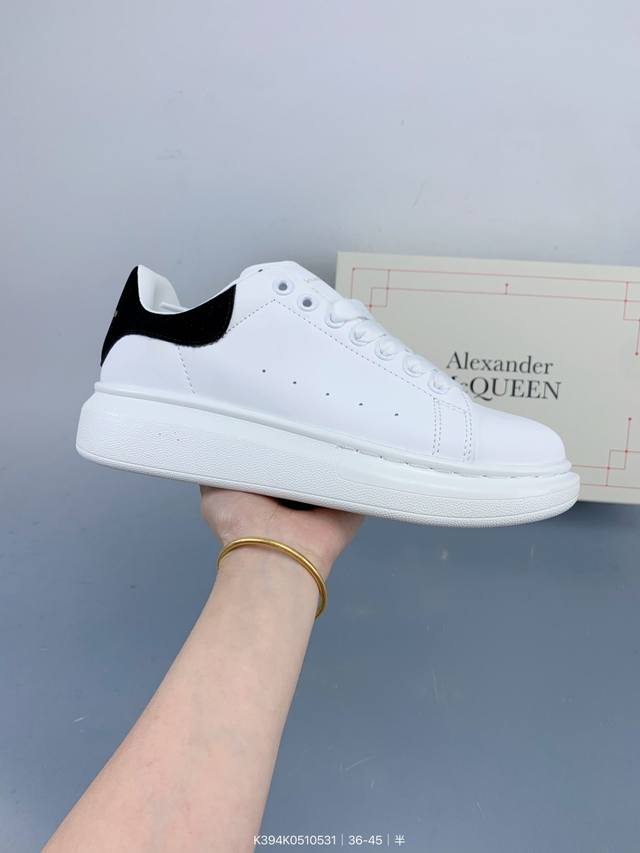 亚历山大 Mcq 运动小白鞋 厚底增高闪尾光滑牛皮平底鞋 时尚男女潮 ，火爆到大街小巷无人不知，无人不晓的境界，上脚立马显瘦显高，增高不只是说说而已增高4.5厘