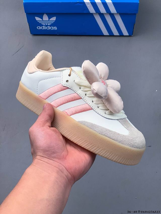 集图 阿迪达斯Adidas Originals Sambae W 百搭单品复古桑巴板鞋 Adidas Sambae W采用了生胶材质的厚底设计，轻松提升身高同时