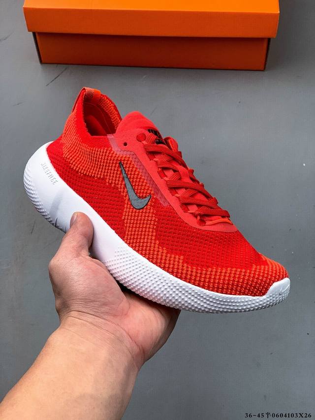 公司级！耐克 Nike Free 2025 新款轻便缓震透气训练跑鞋 全新上市的 Nike Free 2025 采用经典的黑白配色，展现简约而充满动感的风格。鞋