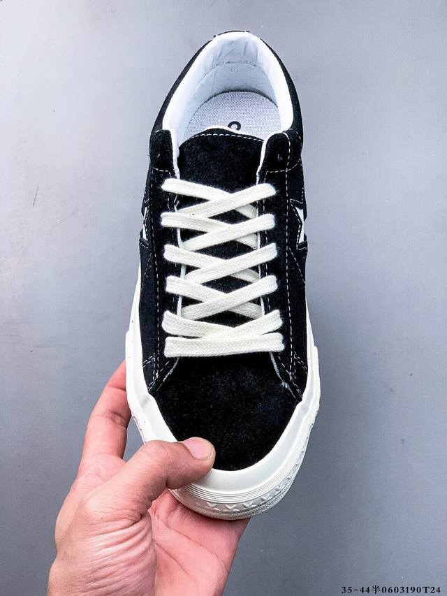 匡威 Converse One Star 1970S 杰克一星低帮 经典 One Star 款式 自然优雅搭配标志性的One Star Logo，凸显充满现代感