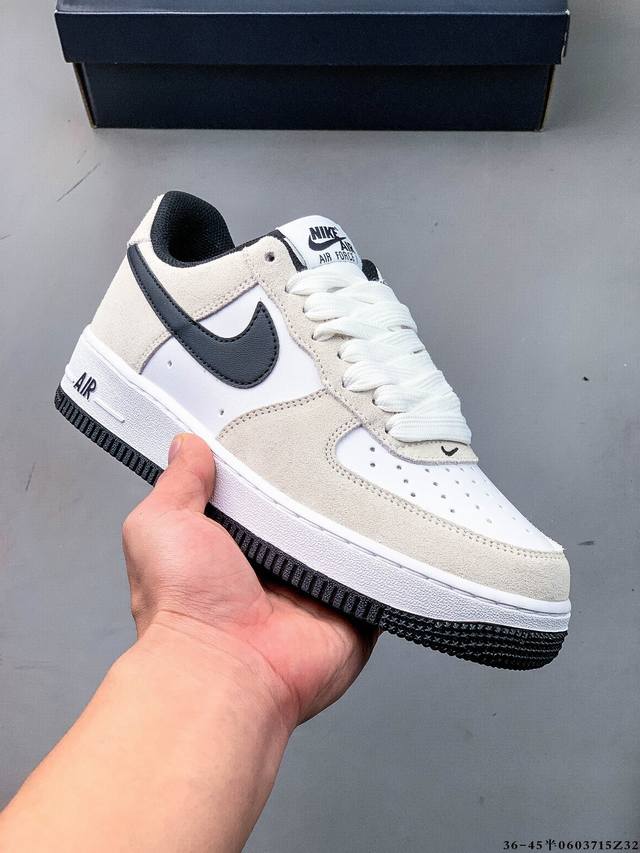 原楦数据纸版，采用硬质优质皮革鞋面材质，内置全掌Air Sole气垫。耐克 Nike Air Force 1 Low 空军一号低帮百搭休闲运动板鞋 060371