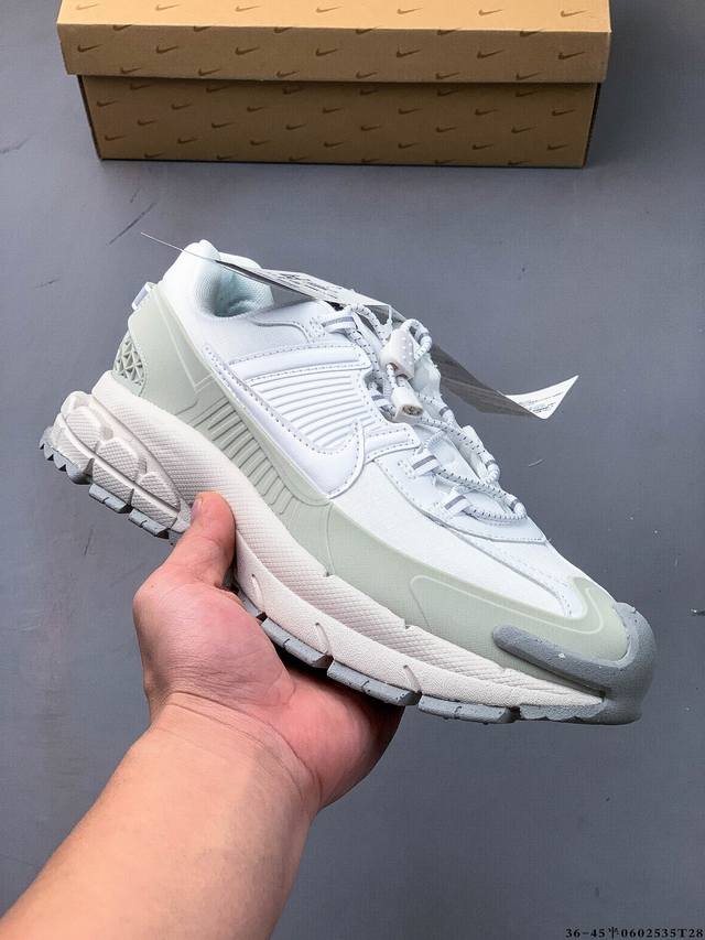 集图 公司级！耐克Nike Zoom Vomero Roam 潮流低帮休闲运动鞋 Nike Zoom Vomero Roam男子冬季款运动鞋专为城市环境匠心设计